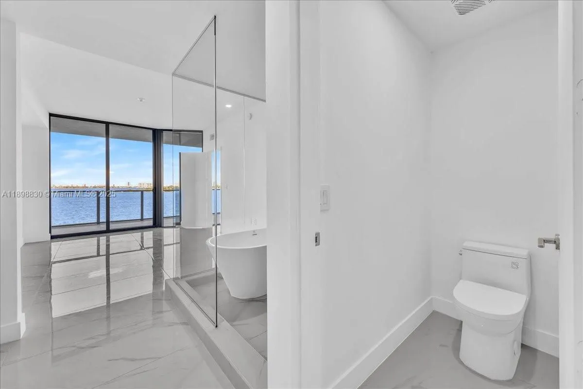 700 NE 24th St, #306