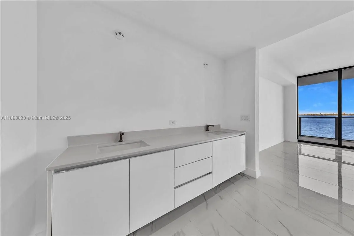 700 NE 24th St, #306