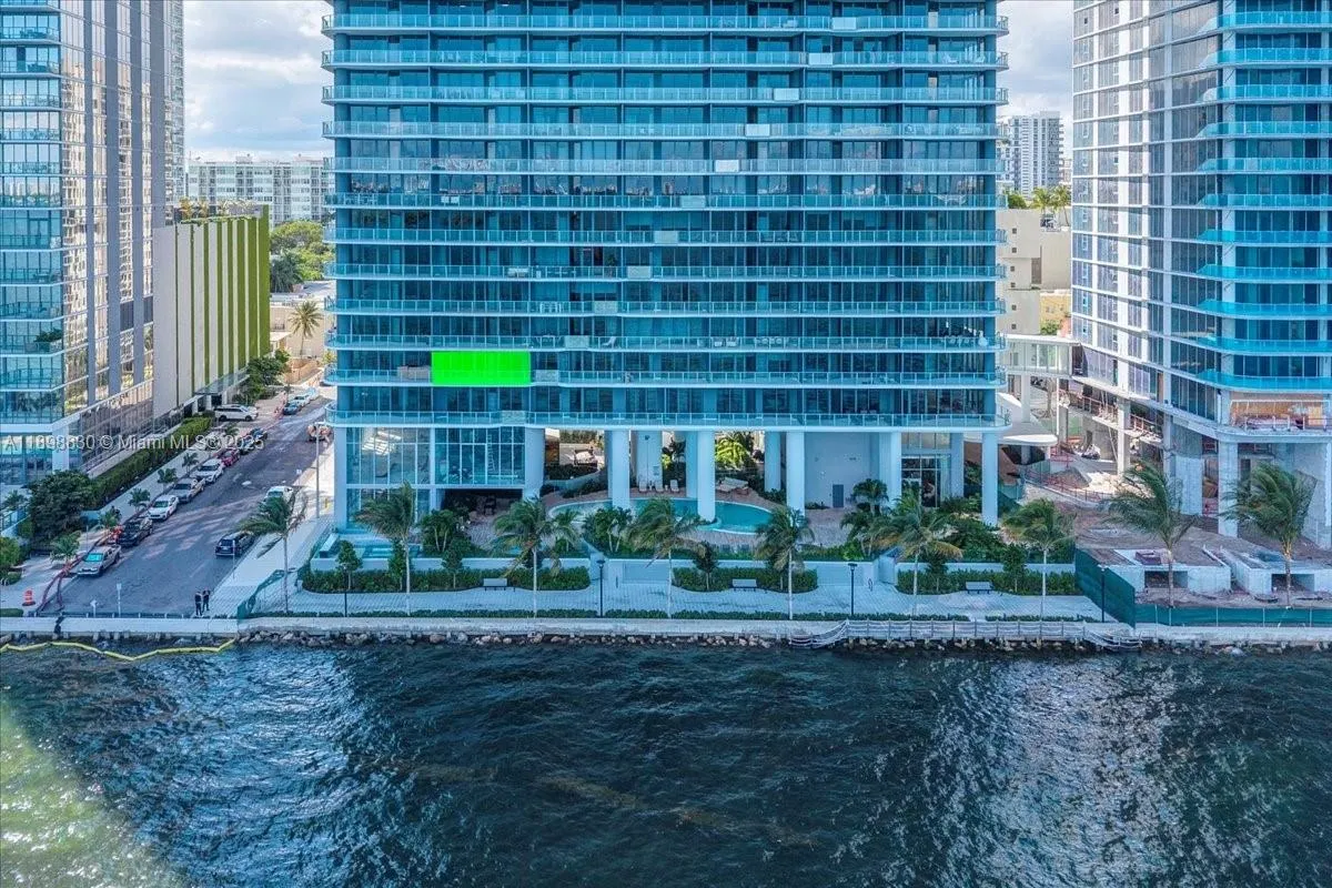 700 NE 24th St, #306