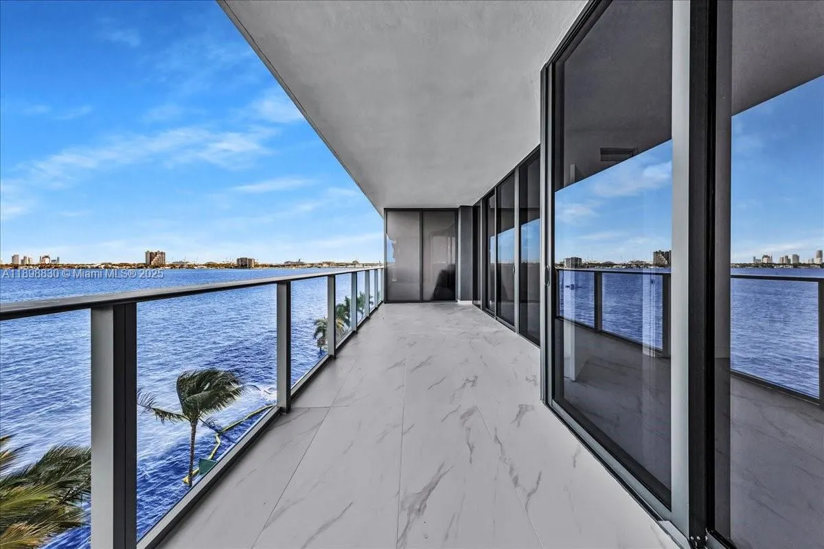 700 NE 24th St, #306