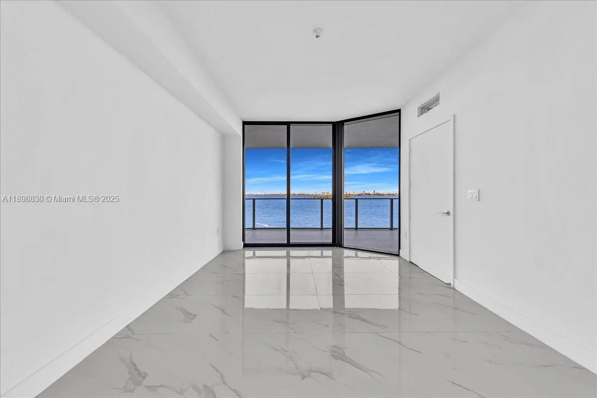 700 NE 24th St, #306