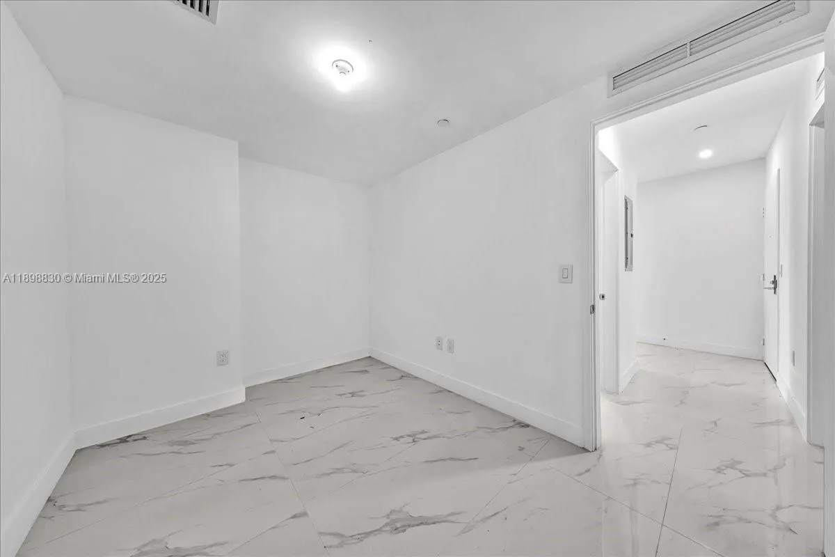700 NE 24th St, #306