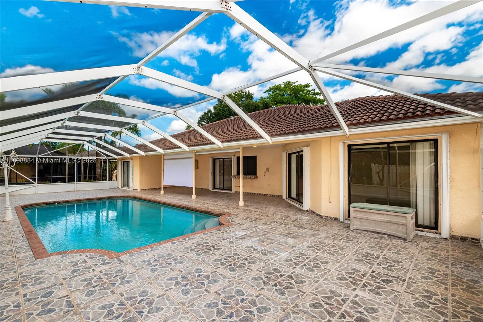 880 NW 110th Ave