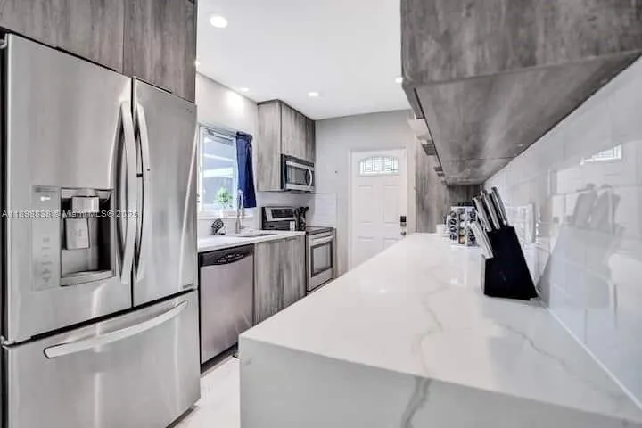 1321 S 16th Ave
