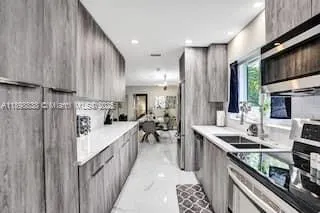 1321 S 16th Ave