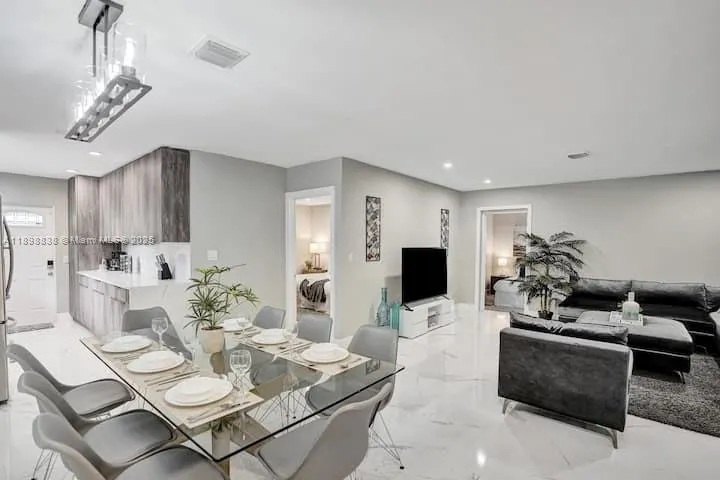 1321 S 16th Ave