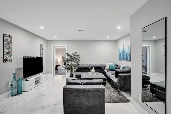 1321 S 16th Ave