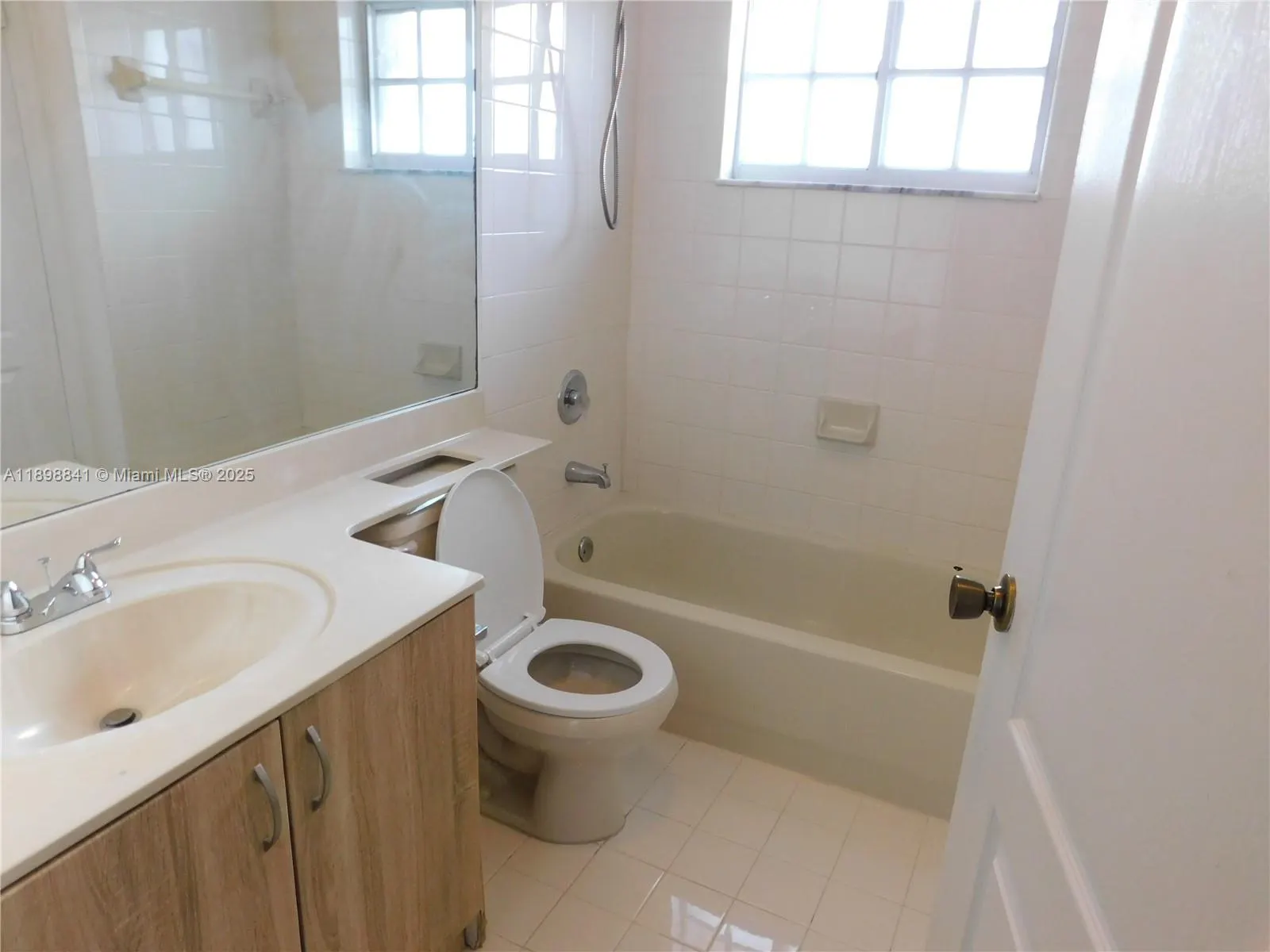 2461 W 76th St, #211