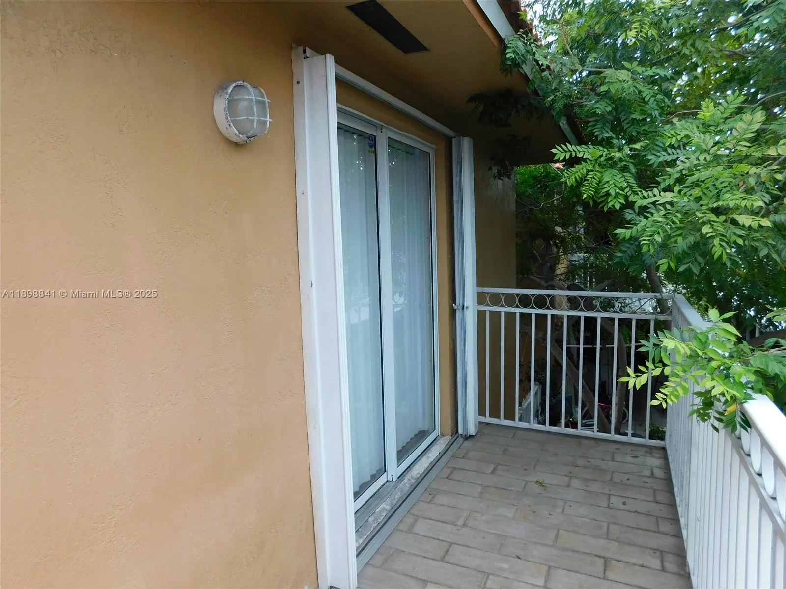 2461 W 76th St, #211