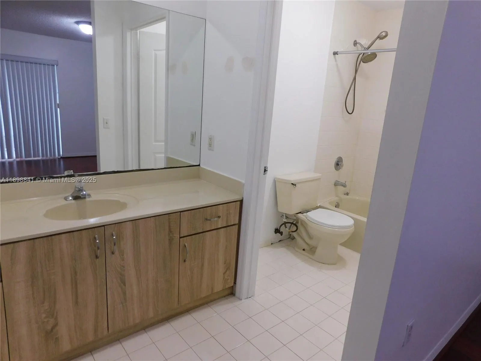 2461 W 76th St, #211