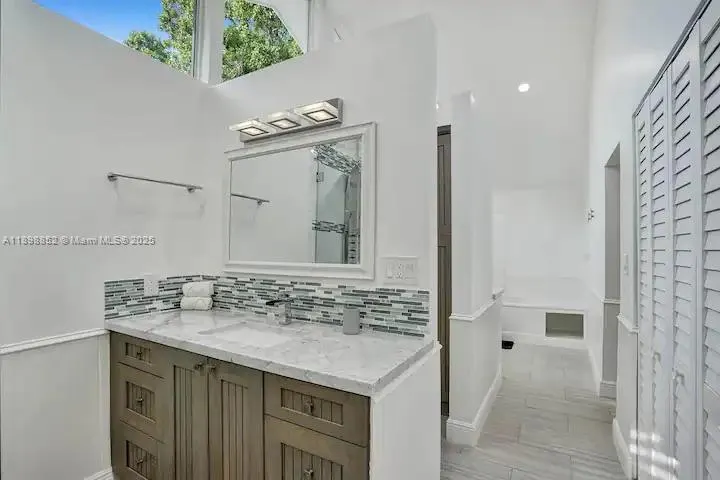 2120 SW 28th Way