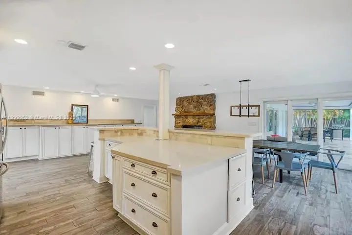 2120 SW 28th Way