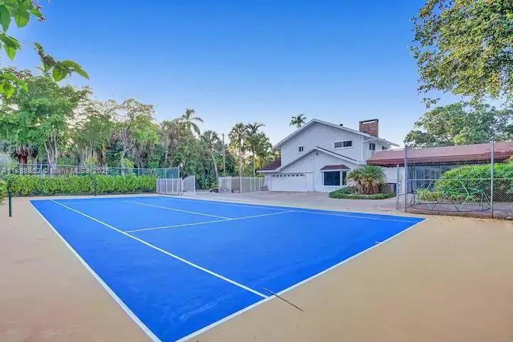 2120 SW 28th Way