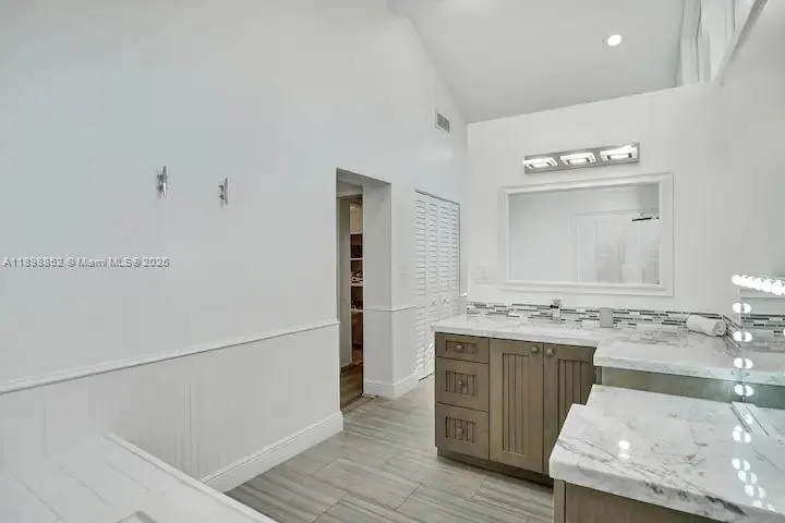 2120 SW 28th Way