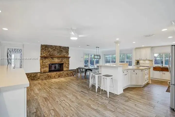 2120 SW 28th Way