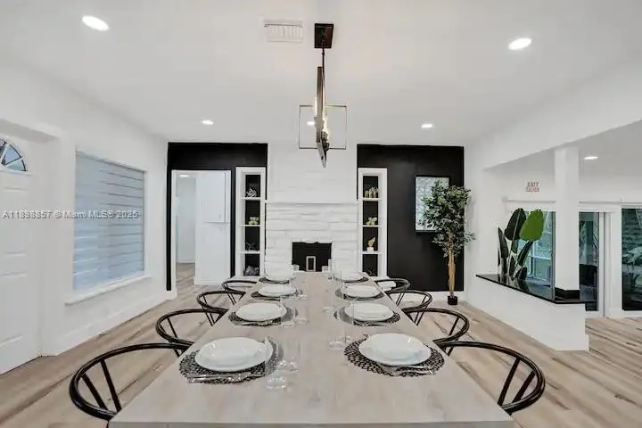 2100 SW 28th Way