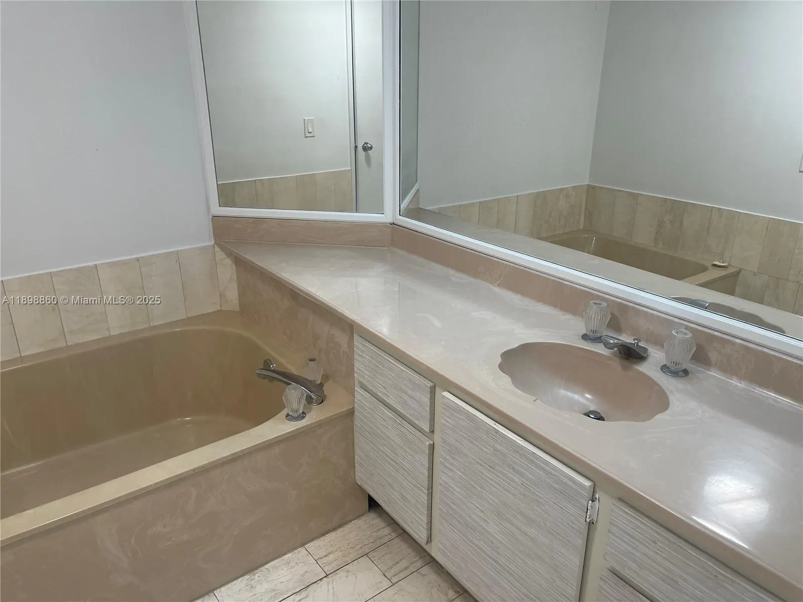 1717 N Bayshore Dr, #B-4155
