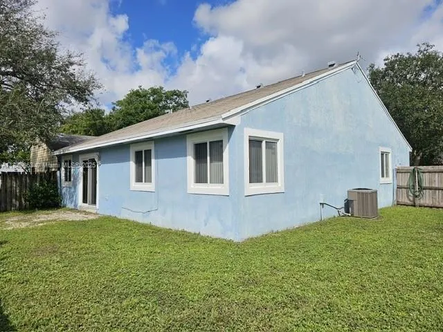 8660 SW 14th St