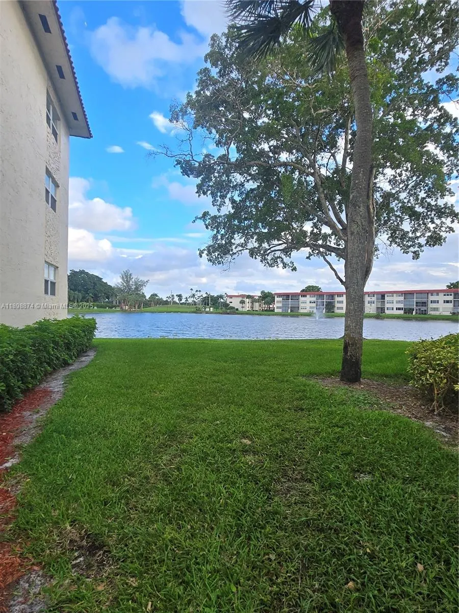 9520 S Hollybrook Lake Dr, #204