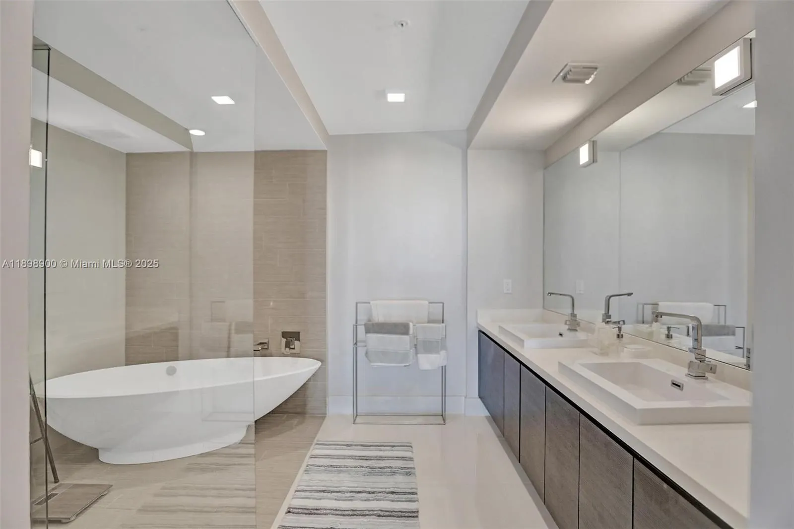 300 Sunny Isles Blvd, #4-903