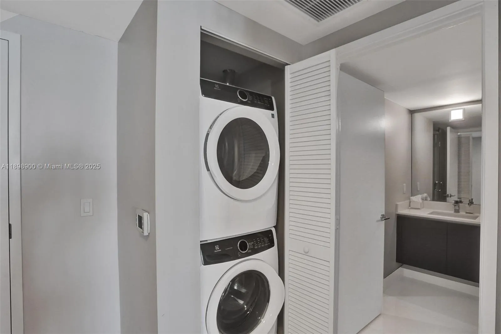 300 Sunny Isles Blvd, #4-903