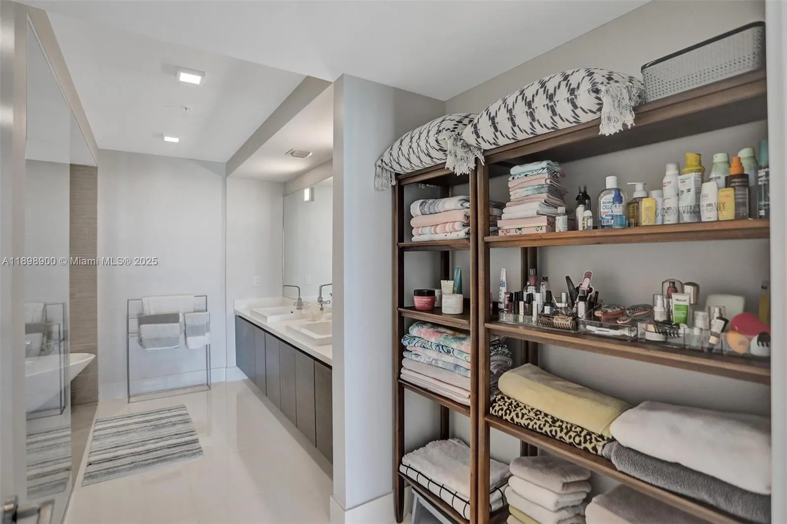 300 Sunny Isles Blvd, #4-903