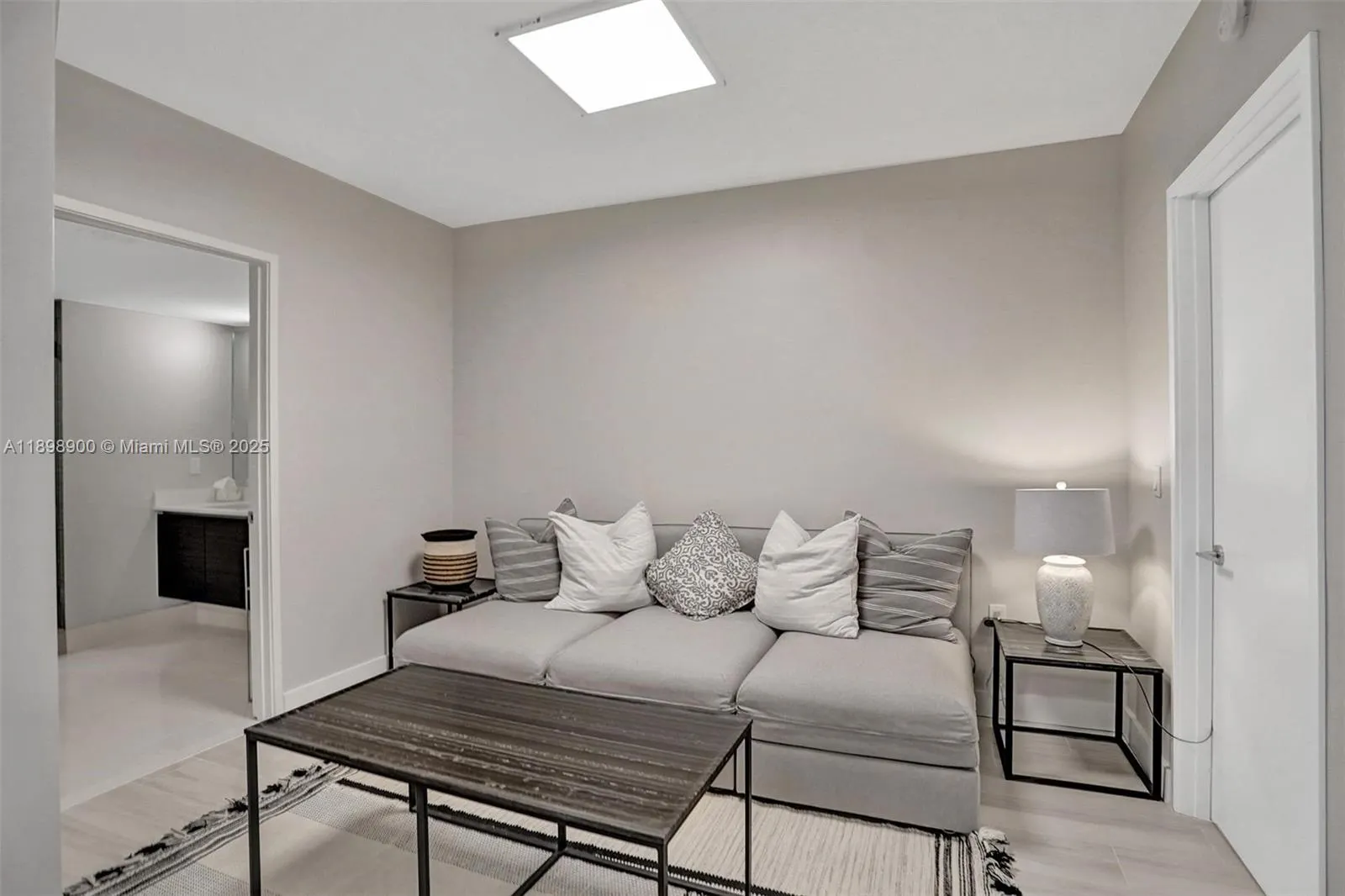 300 Sunny Isles Blvd, #4-903