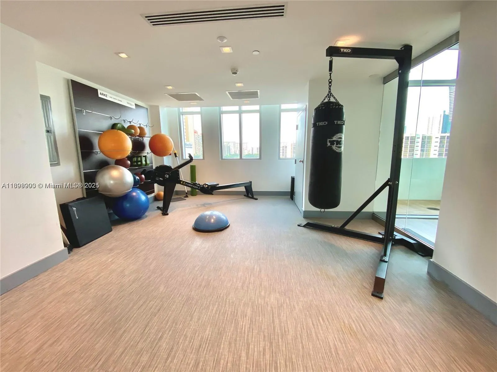 300 Sunny Isles Blvd, #4-903