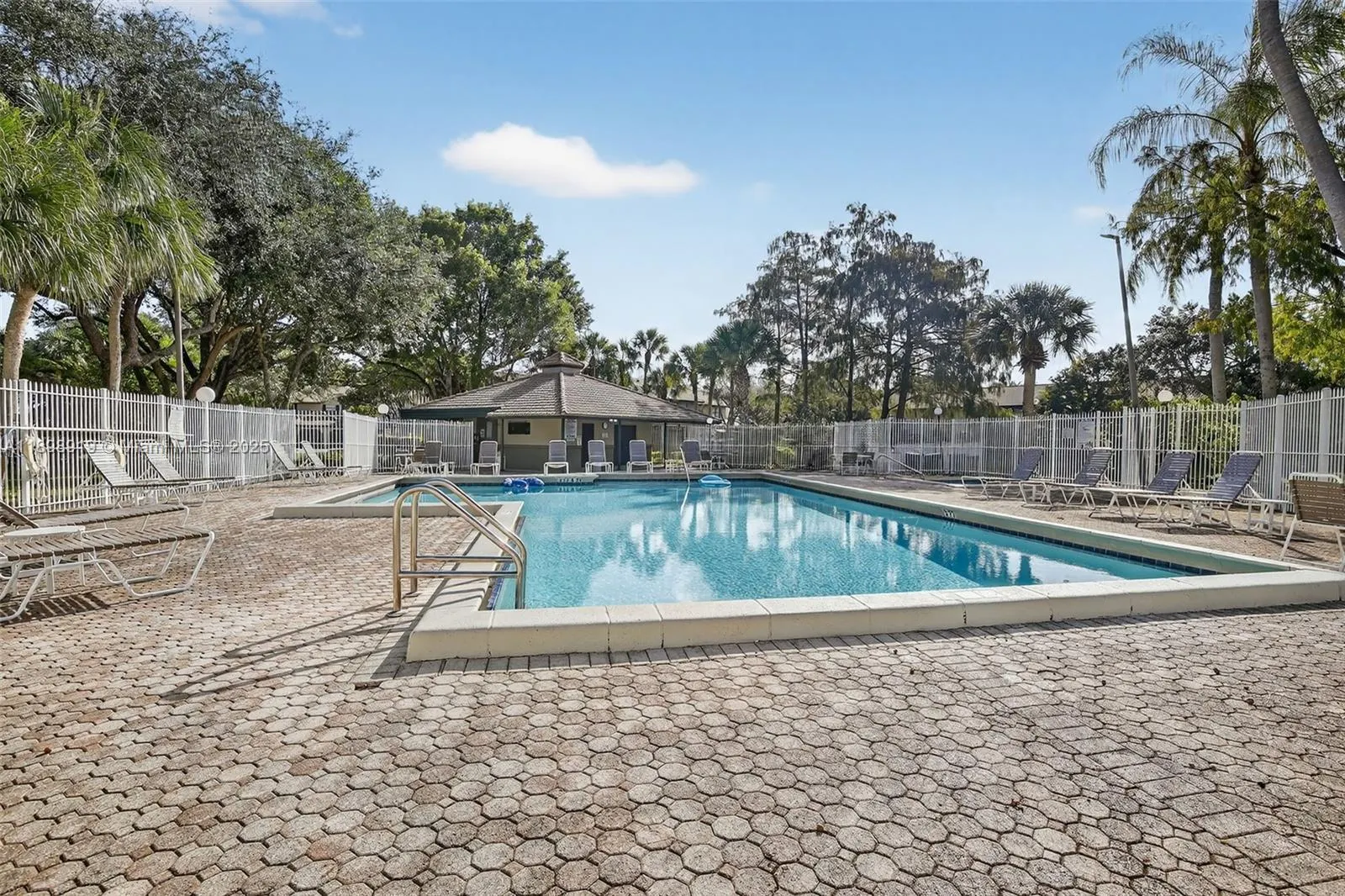 9012 Vineyard Lake Dr