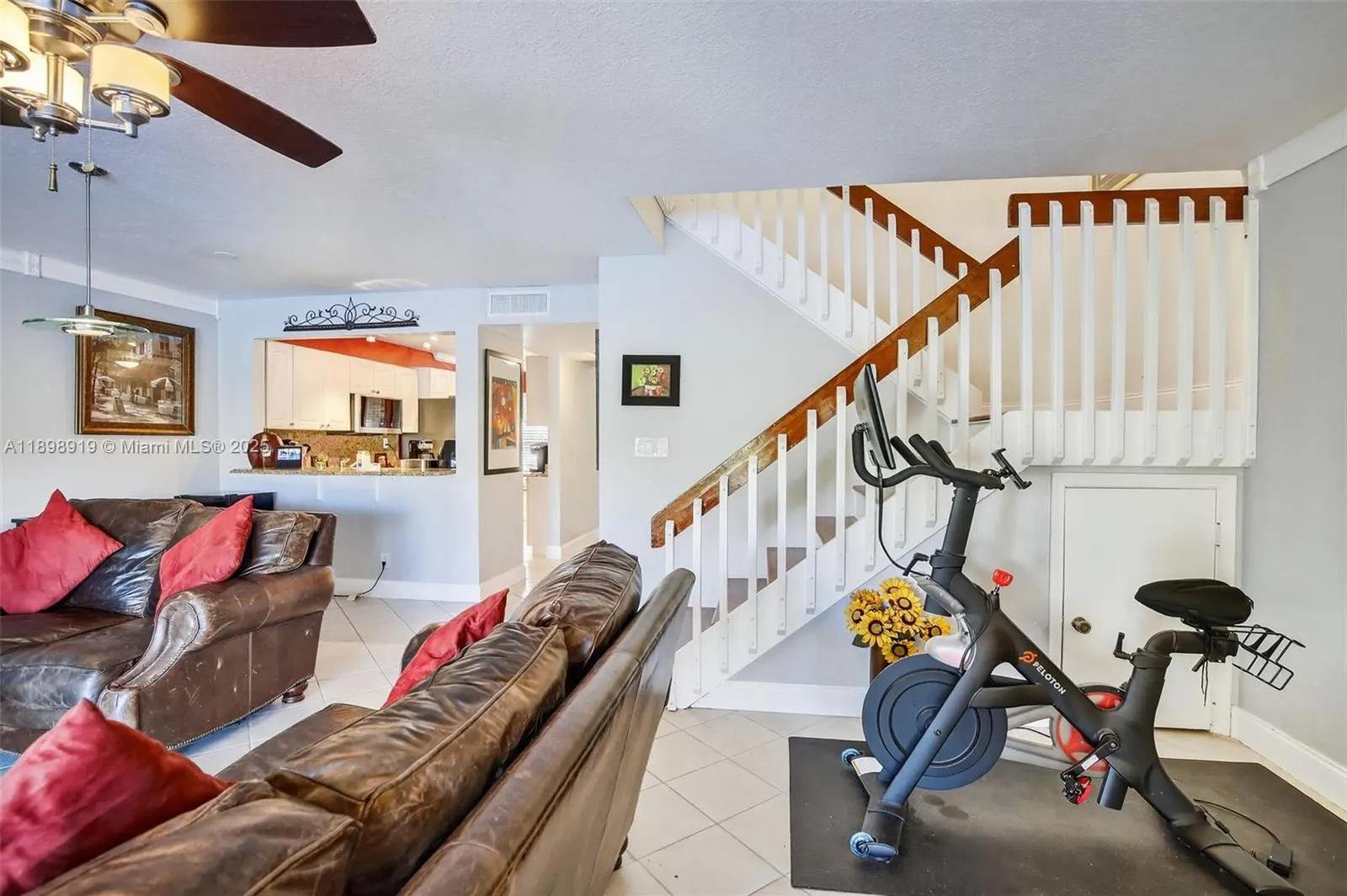 9012 Vineyard Lake Dr