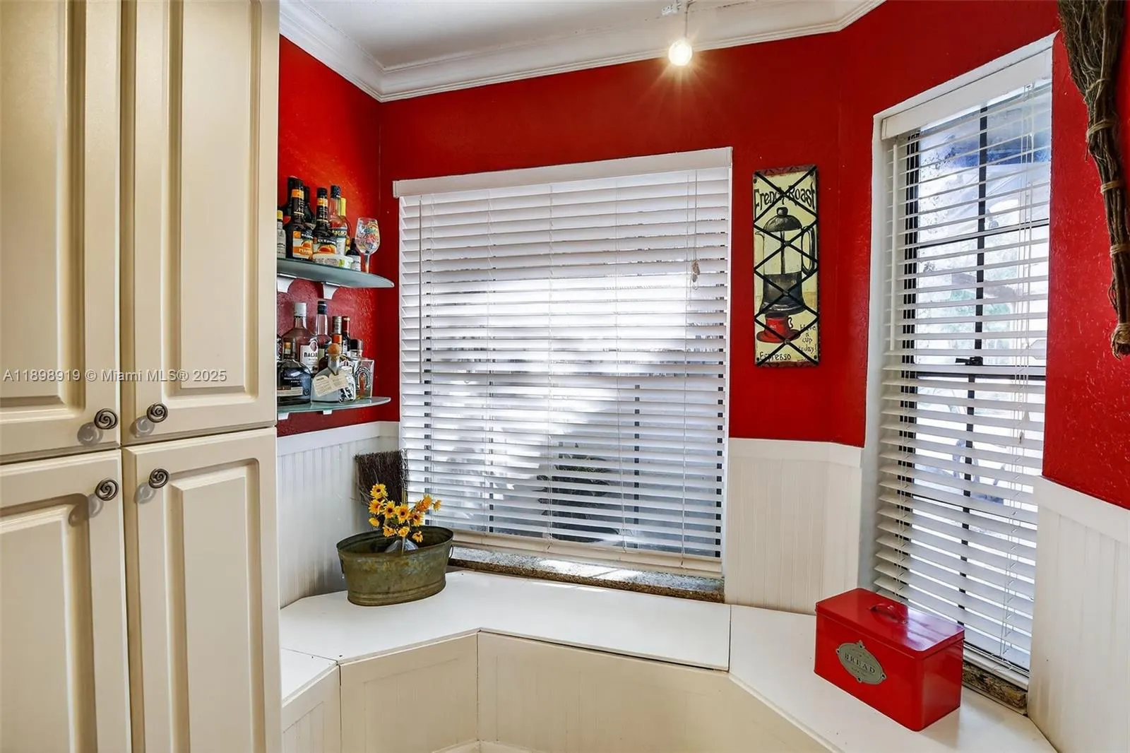 9012 Vineyard Lake Dr
