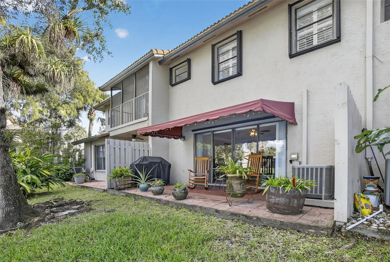 9012 Vineyard Lake Dr