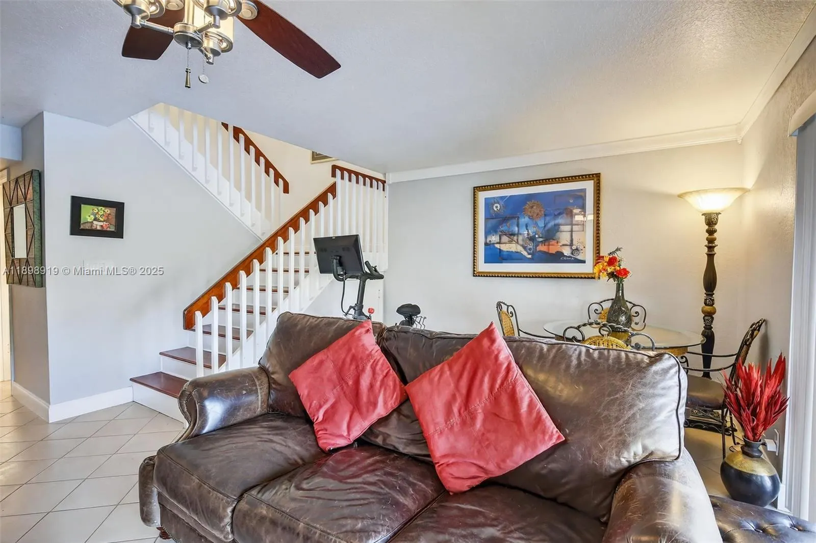 9012 Vineyard Lake Dr