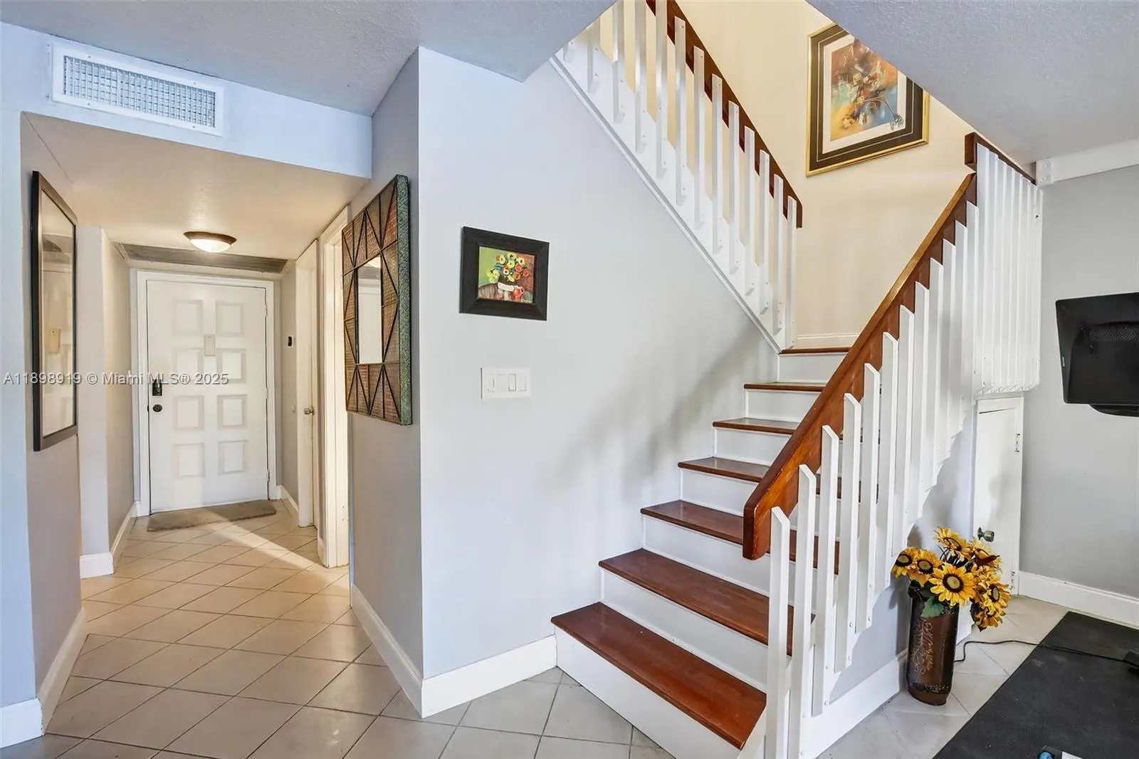 9012 Vineyard Lake Dr