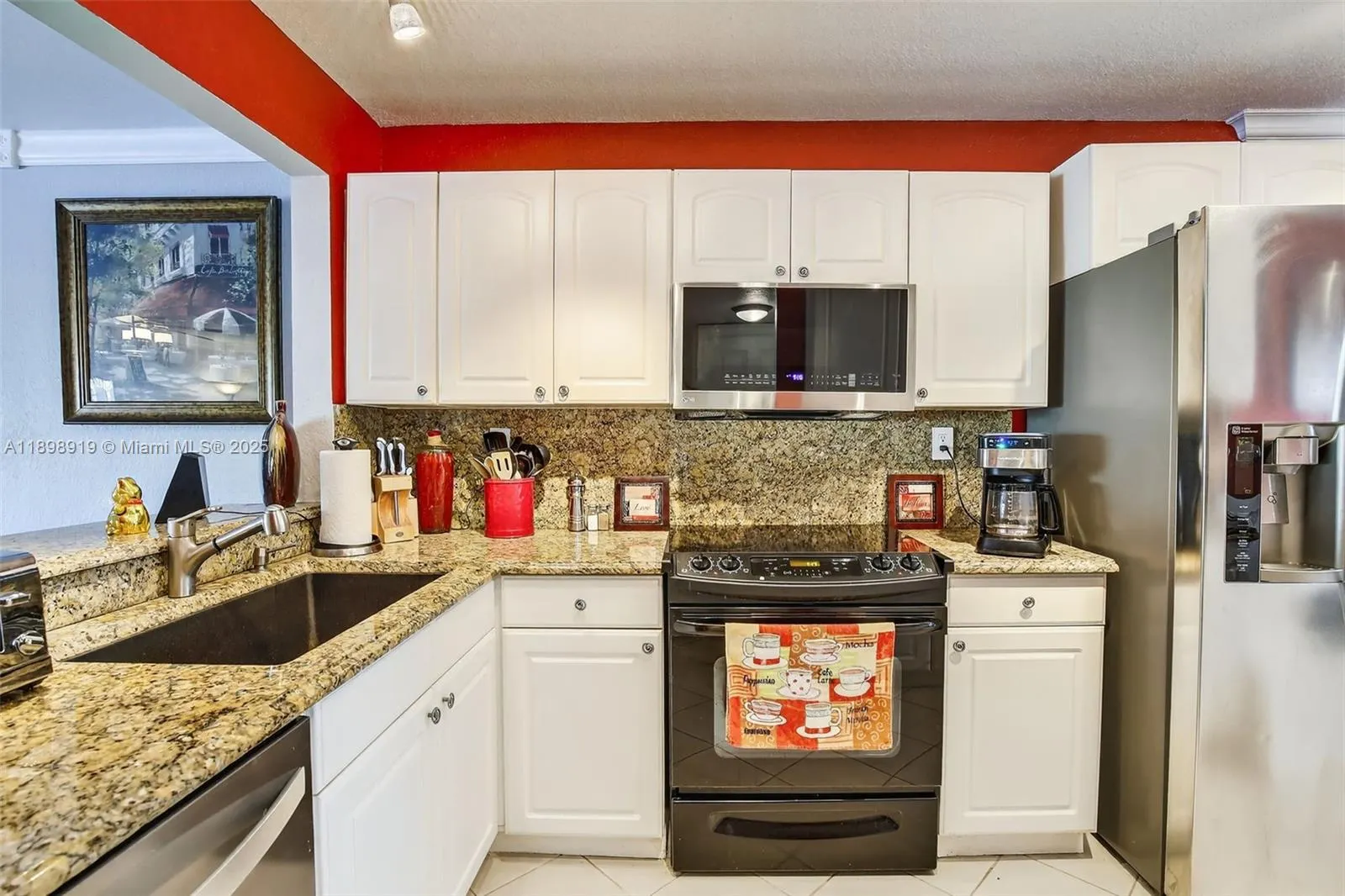 9012 Vineyard Lake Dr