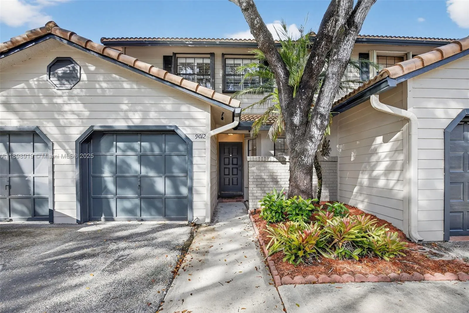 9012 Vineyard Lake Dr