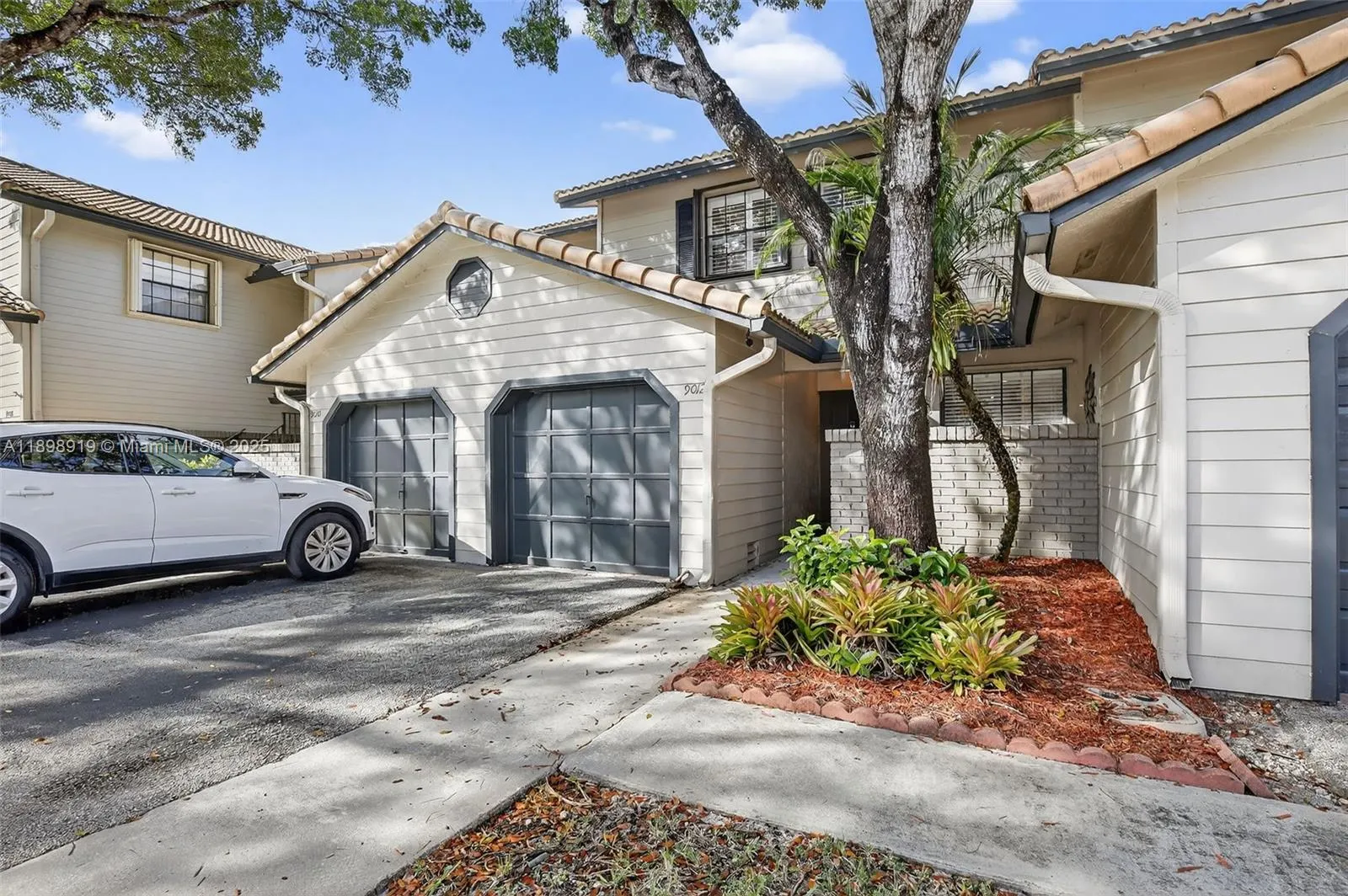 9012 Vineyard Lake Dr