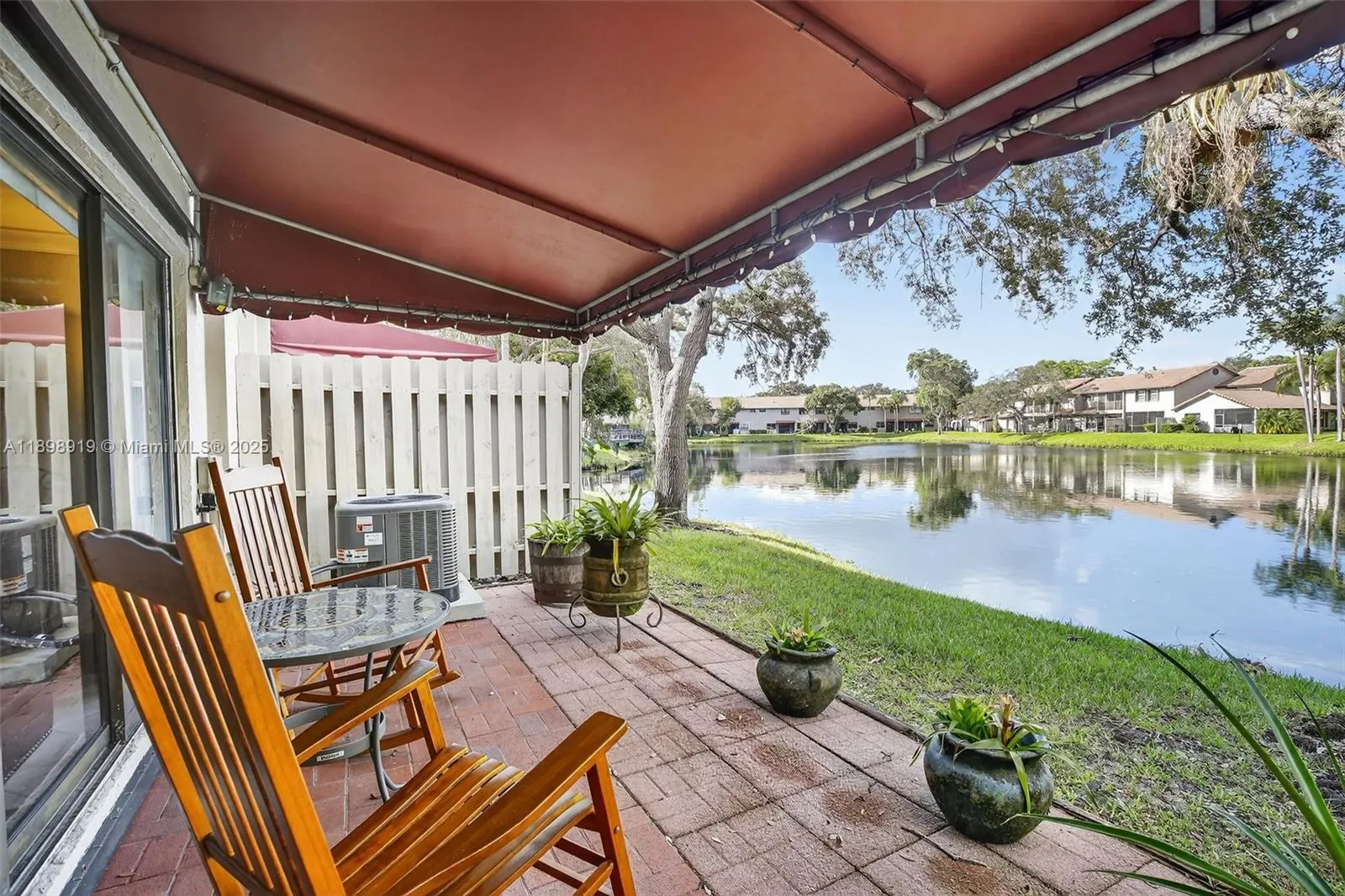 9012 Vineyard Lake Dr
