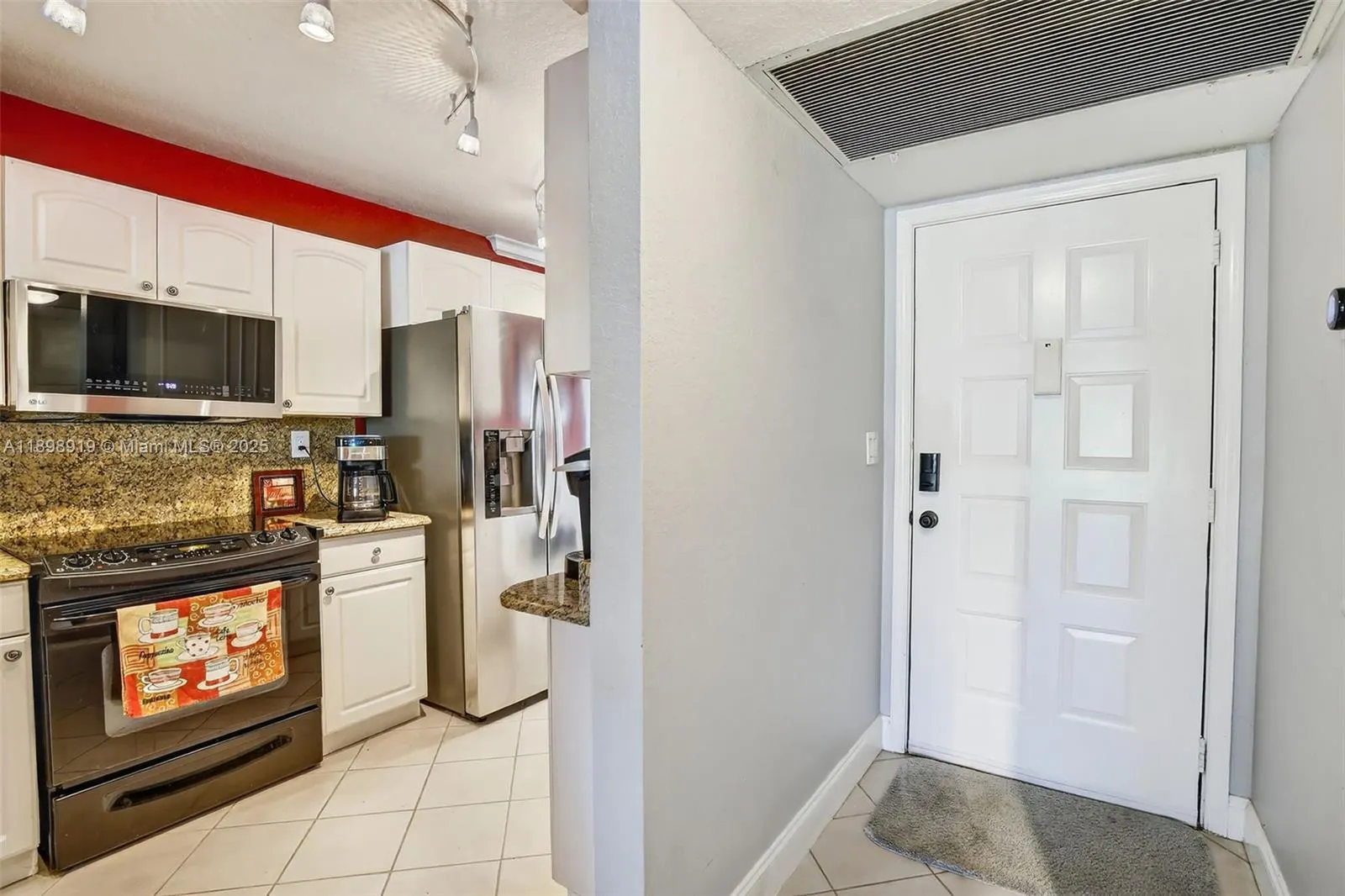 9012 Vineyard Lake Dr