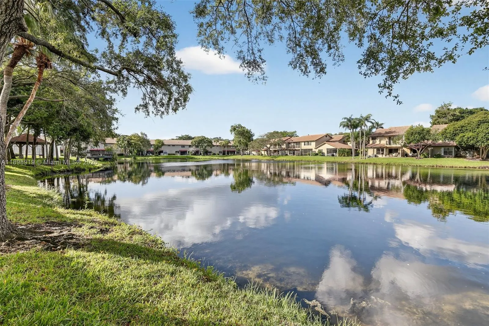 9012 Vineyard Lake Dr