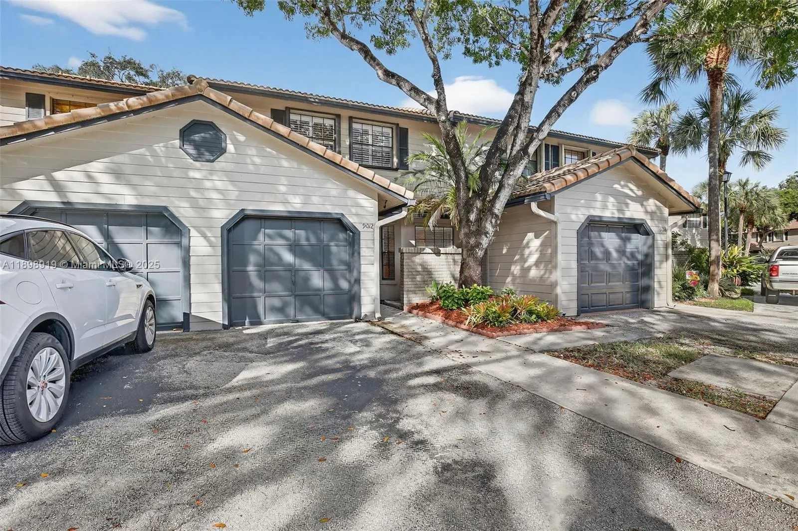 9012 Vineyard Lake Dr