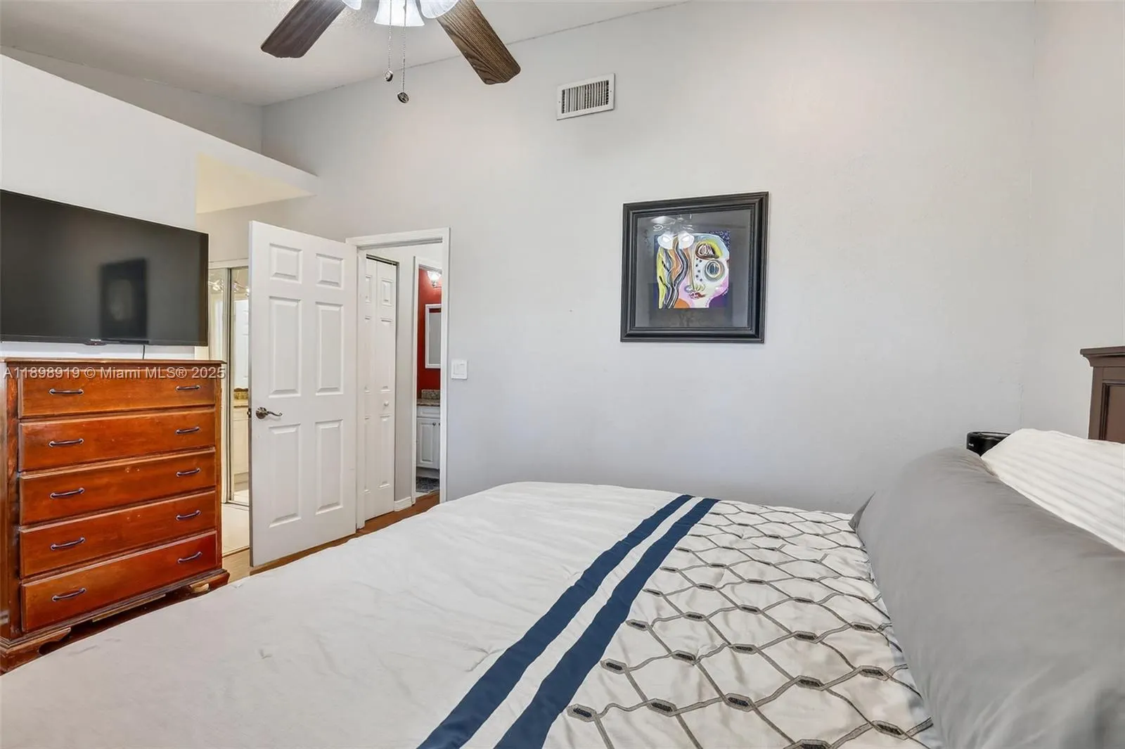 9012 Vineyard Lake Dr