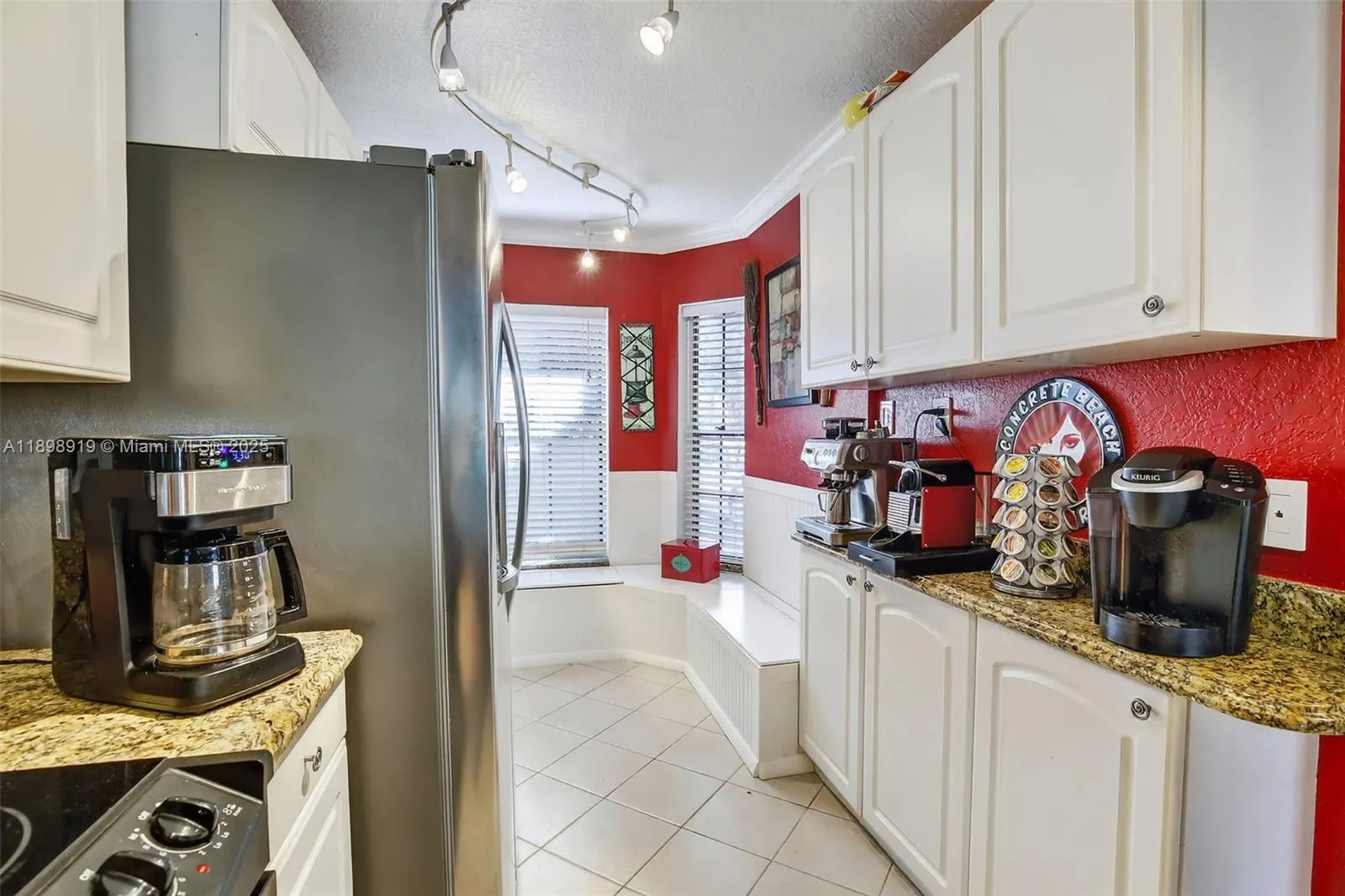 9012 Vineyard Lake Dr