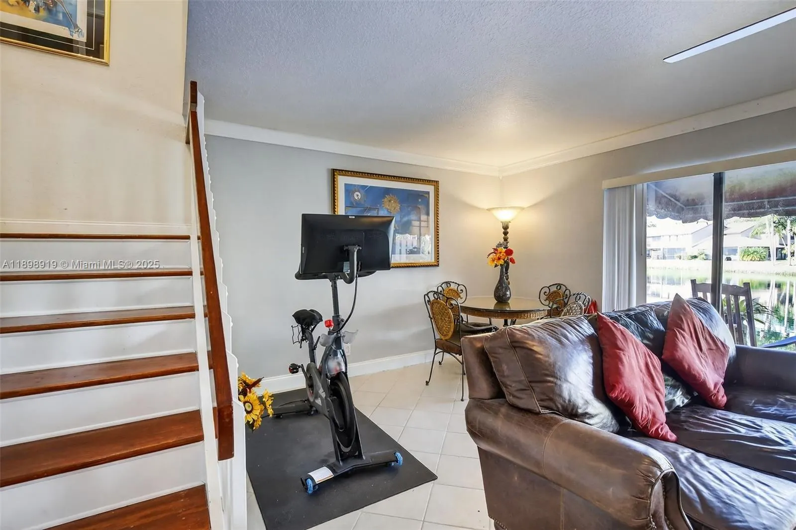 9012 Vineyard Lake Dr