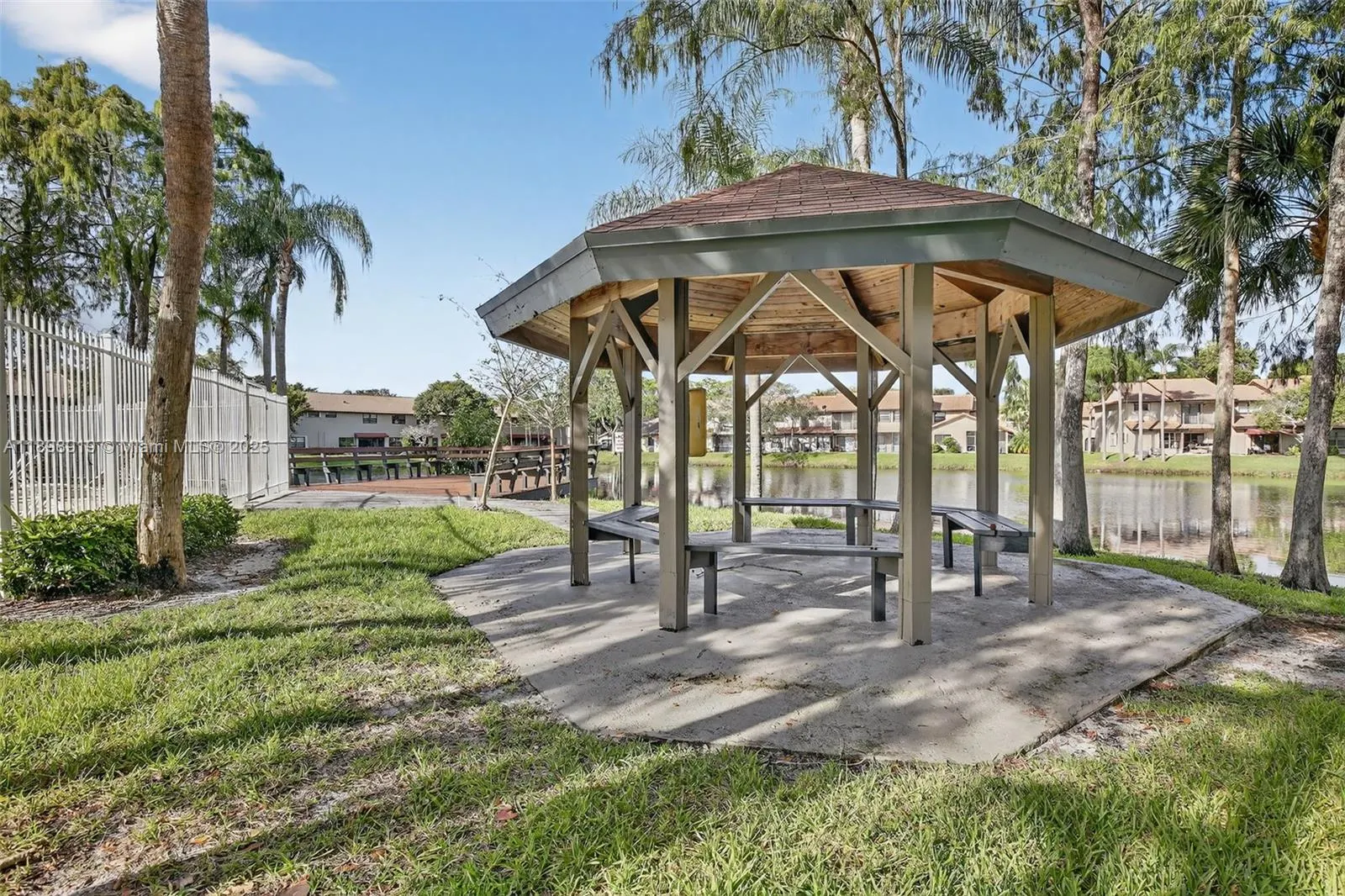 9012 Vineyard Lake Dr