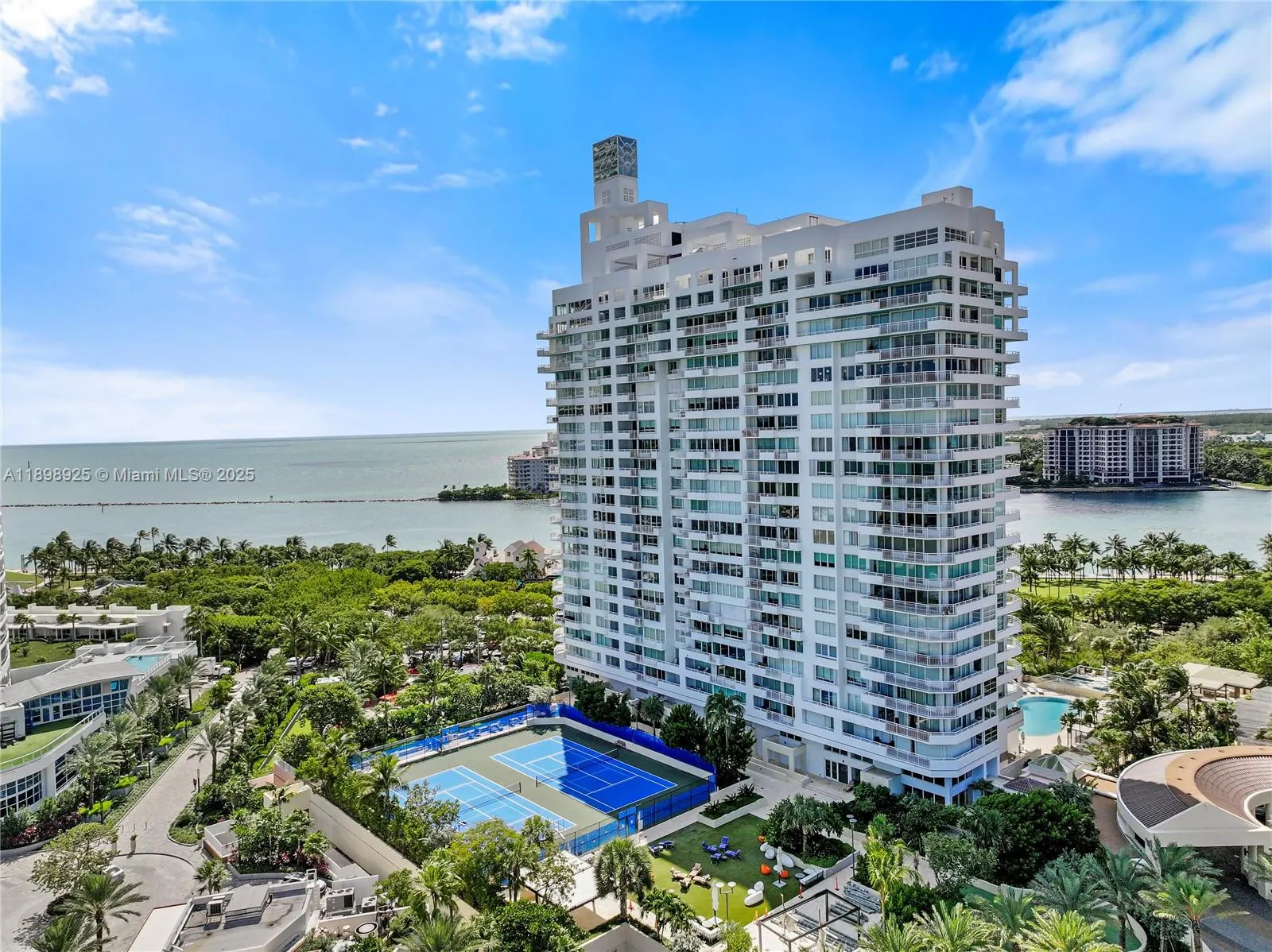 400 S Pointe Dr, #910