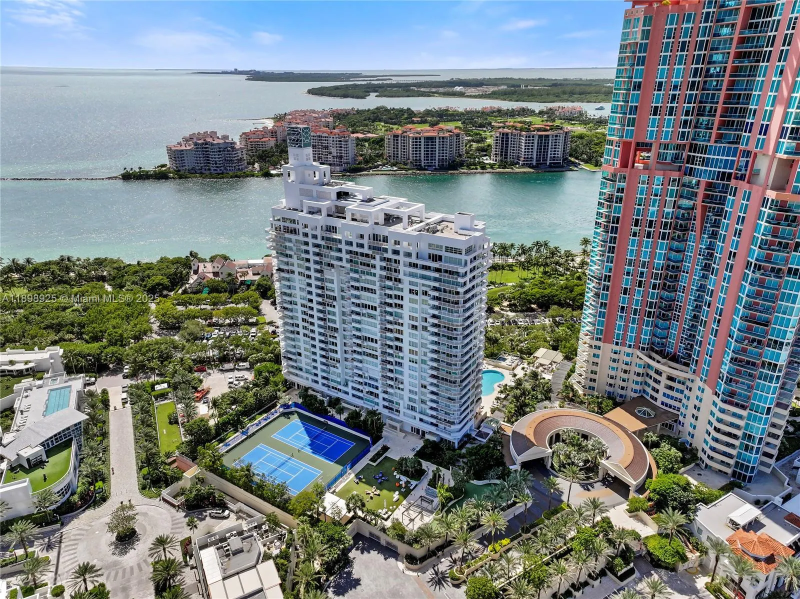 400 S Pointe Dr, #910