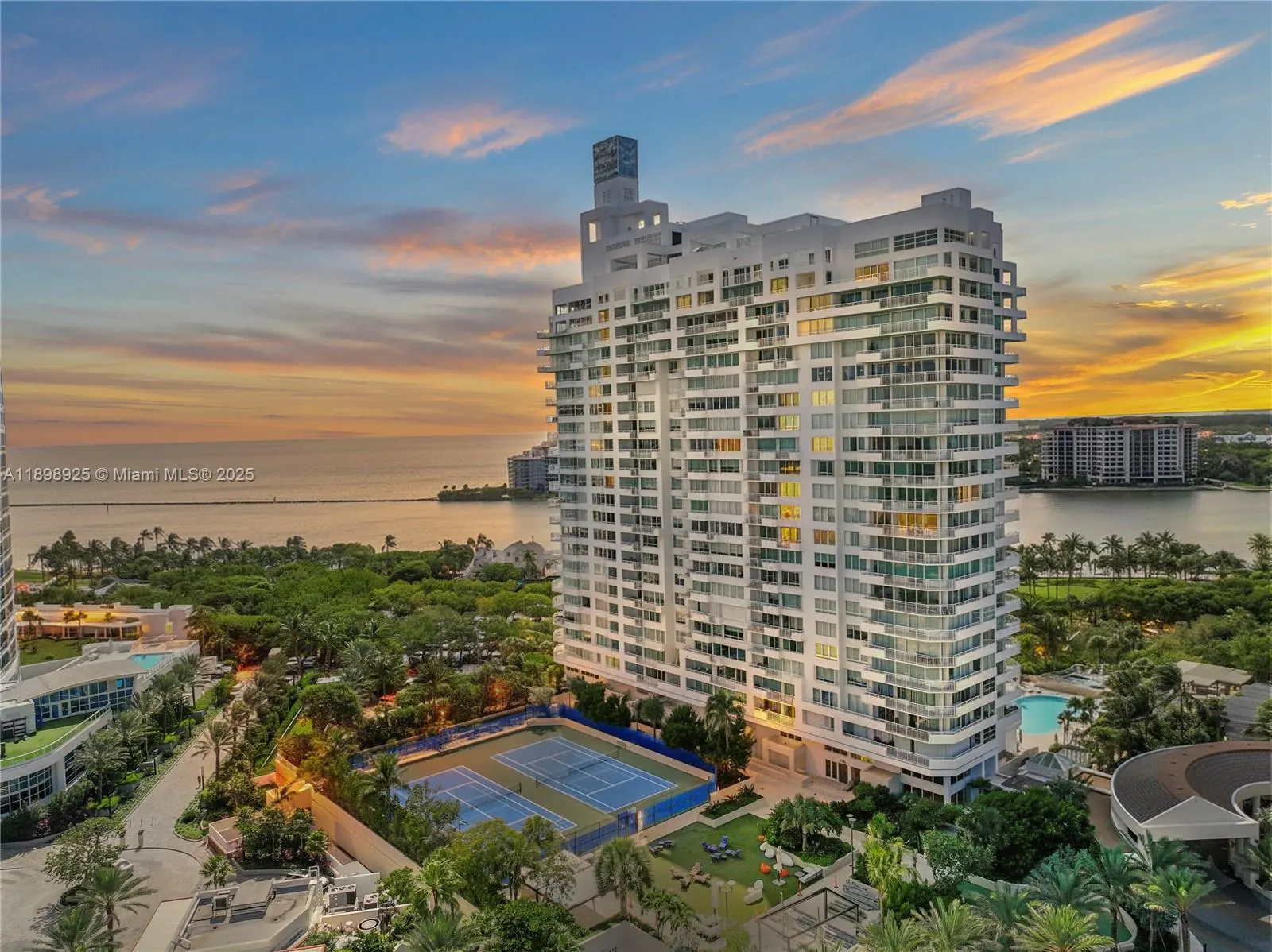 400 S Pointe Dr, #910