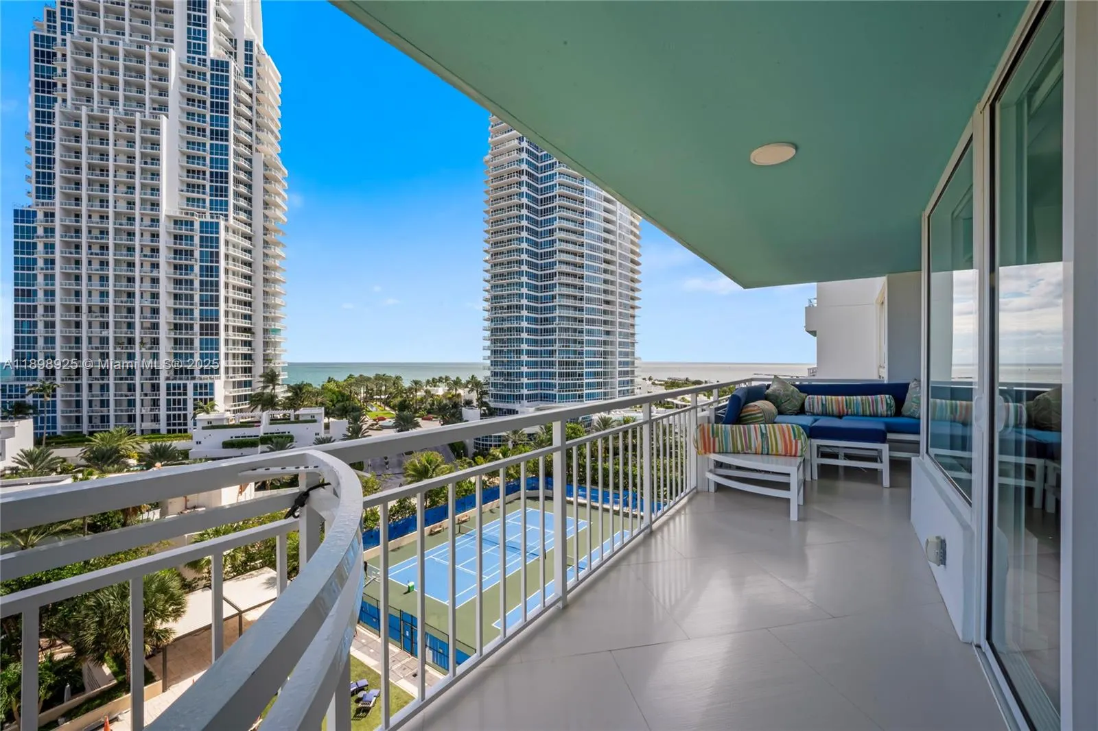 400 S Pointe Dr, #910