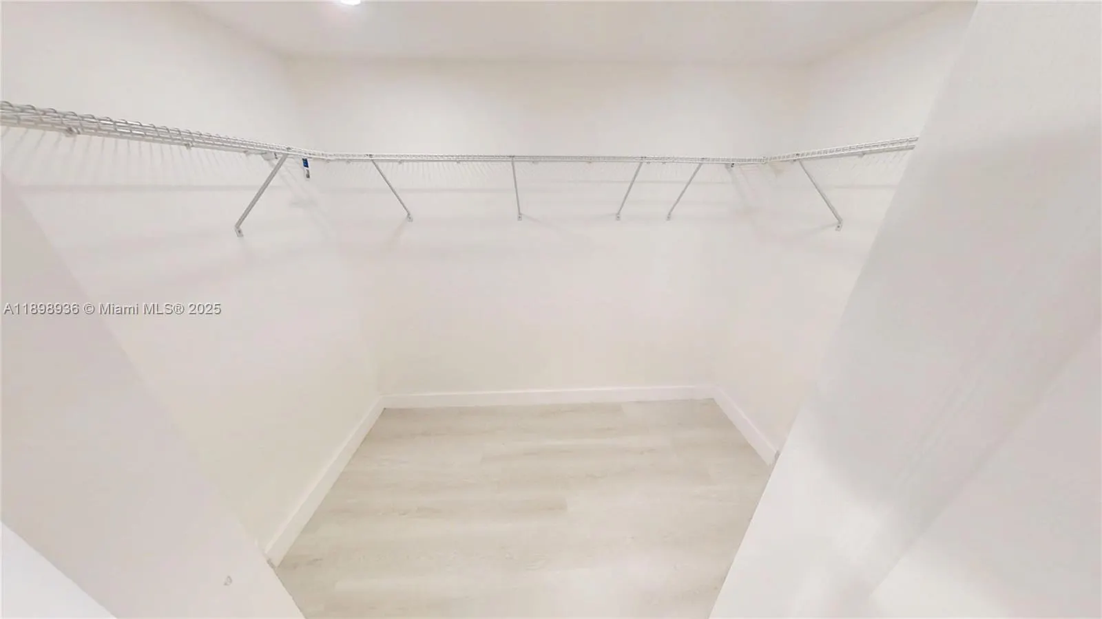 20230 NE 3rd Ct, #6